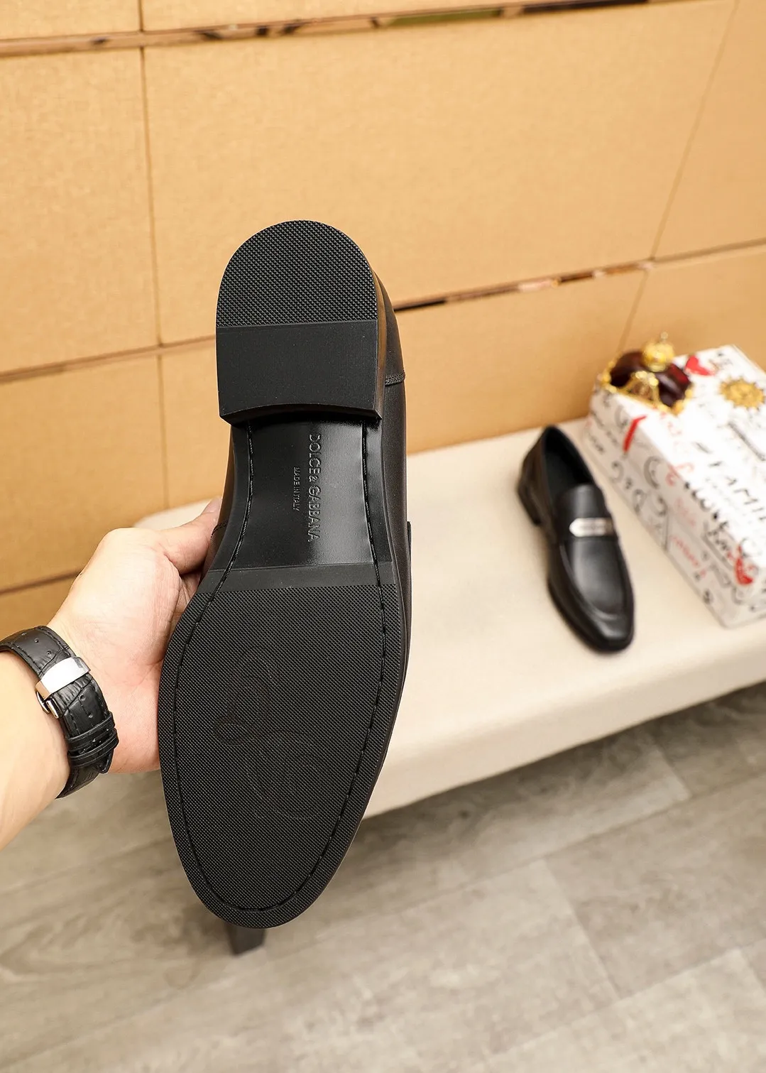 Men's clothing and shoes 💰480 💐DG top quality🔍🔍men's new leather shoes🚹sold at the same time at counters⚠The uppers are calfskin uppers imported from Italy, all imported cow🐂leather lining + classic hardware buckles, completely 1⃣️to 1⃣️reproduction🇮🇹💪💪, ⚠shoes Bottom: The original factory specially provides the original bottom, the exclusive movable molded bottom is super comfortable, ⚠Original factory goods, 🔍🔍high quality, you can enter and leave the counter at will, welcome to compare ⚠Code number: 38-44 (45.46🉑️Customized)